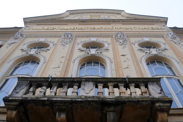 Ilustračný obrázok k článku Divadlo Jána Palárika s premiérou hry Vláda tmy: Zakázaná bola osemnásť rokov