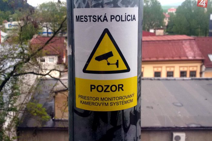 Ilustračný obrázok k článku Mladí sa nestihli pobiť, lebo polícia má ulice mesta pod palcom