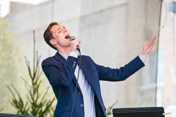 Ilustračný obrázok k článku VIDEO: Martin Vetrák očaril Slovensko. Krásne piesne v podaní mladého Brezňana