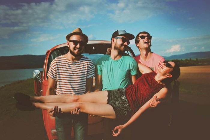 Ilustračný obrázok k článku Humenčania vypustili nový videoklip: Singel roztancoval kňaza aj futbalistov!