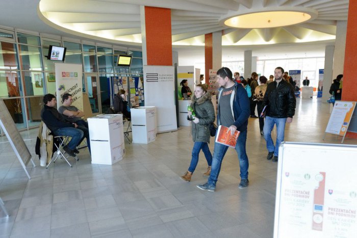 Ilustračný obrázok k článku Duálne vzdelávanie na SPU v Nitre: Vysokoškoláci prepoja štúdium s praxou