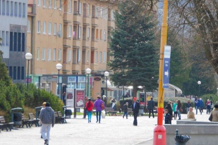 Ilustračný obrázok k článku Viete o tom, že kedysi sa v Humennom tankovalo aj na námestí? FOTO VNÚTRI