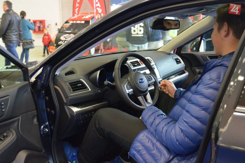 Ilustračný obrázok k článku Automobilový svet sa zmení: Do roku 2025 rapídne klesne počet predajcov áut