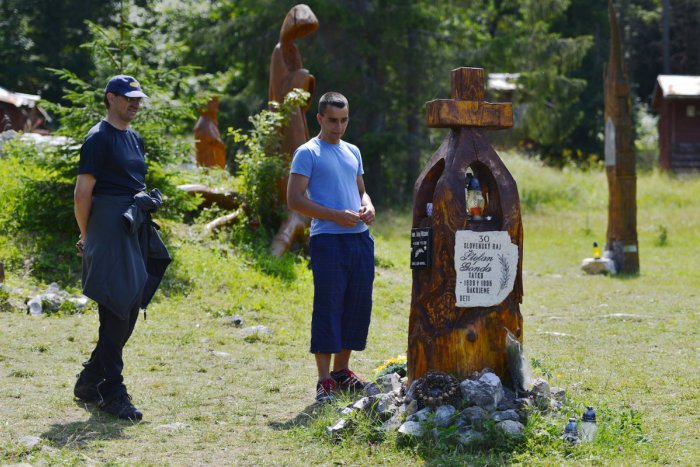Ilustračný obrázok k článku Spomínali na obete Slovenského raja. Na tabuli pribudlo jedno meno