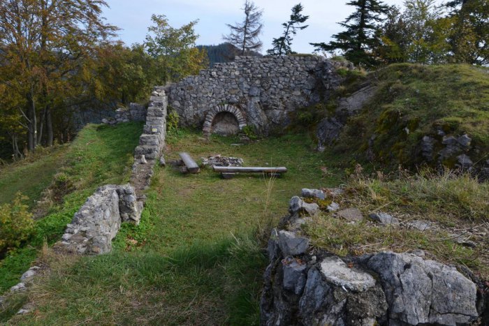 Ilustračný obrázok k článku POZNÁVAJTE LIPTOV: Liptovský starý hrad