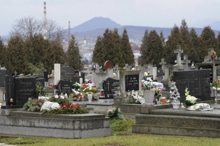 Ilustračný obrázok k článku Cintorín v Šali bude dočasne zatvorený: Vstupu zabránia drony