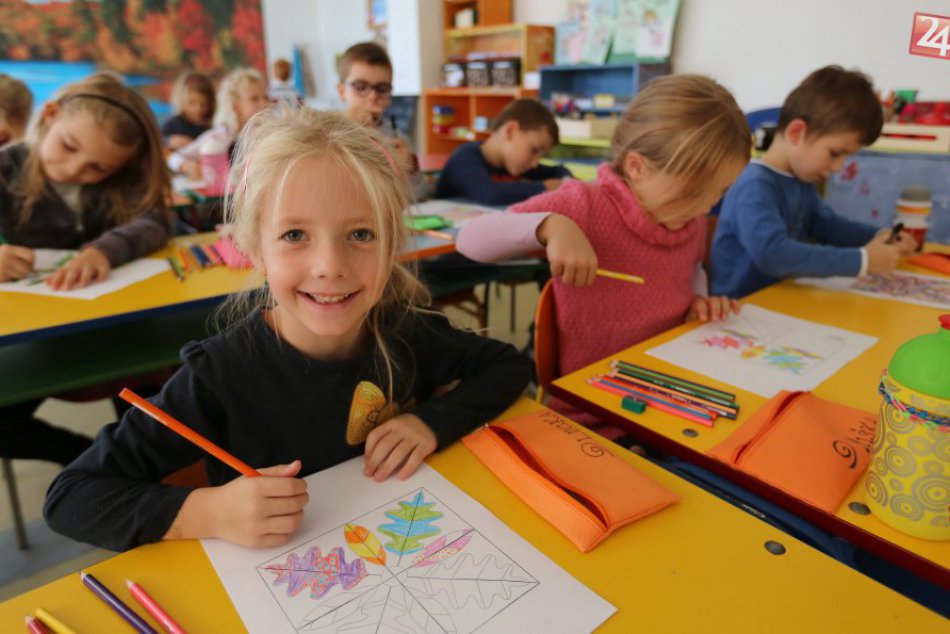 Ilustračný obrázok k článku Poznámky za zabudnuté pomôcky nehrozia. V bystrickej škole deti dostanú vlastné