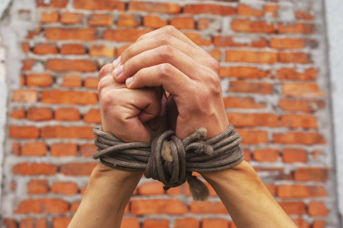 Ilustračný obrázok k článku Krutý obchod s ľuďmi mení pravidlá. Muži začínajú byť lukratívnejší