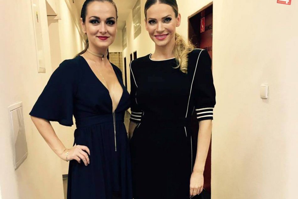 Ilustračný obrázok k článku Speváčka Nika Karch má za sebou zaujímavú premiéru: Predviedla sa na módnom móle!