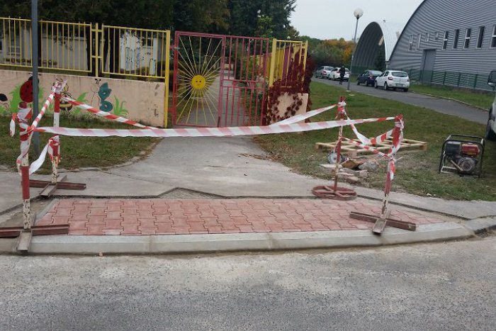 Ilustračný obrázok k článku Mamičky v Ružinove sa môžu tešiť. Pribúdajú ďalšie bezbariérové zjazdy z chodníkov
