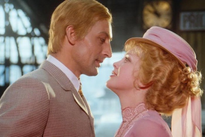 Ilustračný obrázok k článku RANNÁ ŠTVORKA: Oslavuje Kristián, Na skle maľované, ale aj filmová "Adéla"