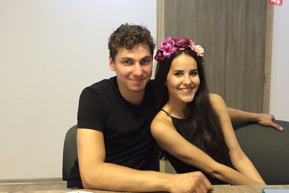 Ilustračný obrázok k článku Miss Veronika Vargová a spevák Kristián Dufinec: Známi Michalovčania tvoria pár!