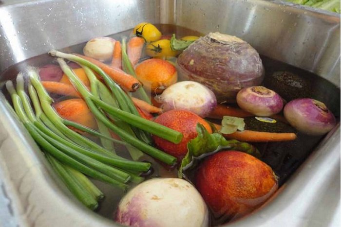 Ilustračný obrázok k článku Zdravá zelenina a ovocie? Omyl, väčšinou je plná chémie