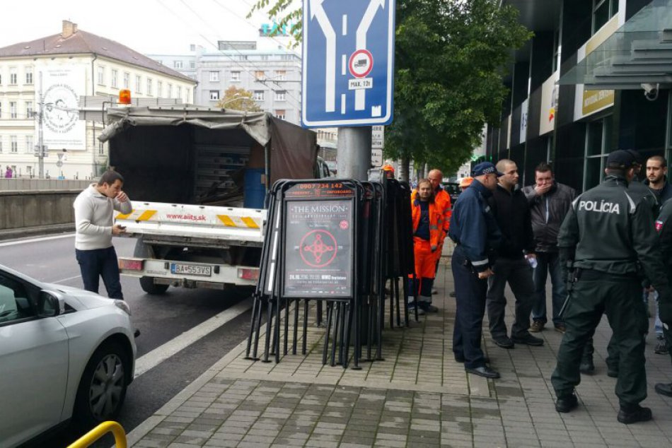 Ilustračný obrázok k článku FOTO: Ranný zásah štátnej polície pri odstraňovaní reklamných zariadení z ulíc mesta