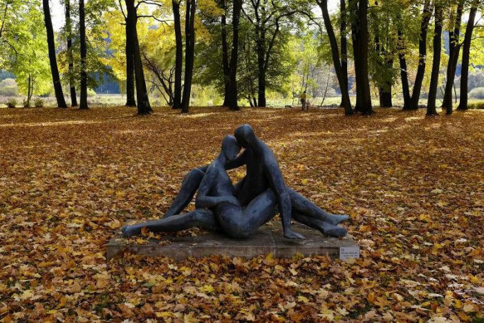 Ilustračný obrázok k článku RANNÁ ŠTVORKA: Kvetinovým oslávenkyniam dodá Elán naša hudobná legenda