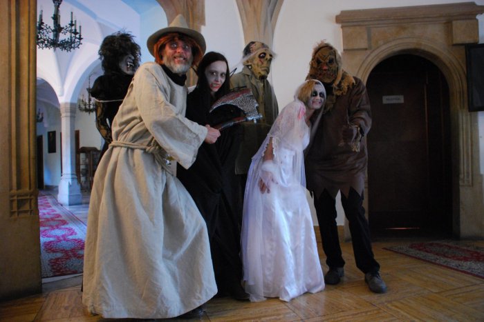 Ilustračný obrázok k článku Strašidelný víkend na Smolenickom zámku: Sledujte, čo môžete zažiť...