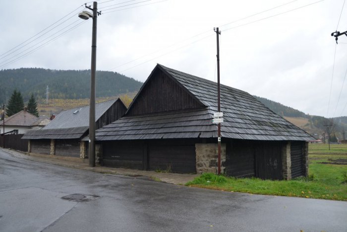 Pomník obetiam černovskej masakry.