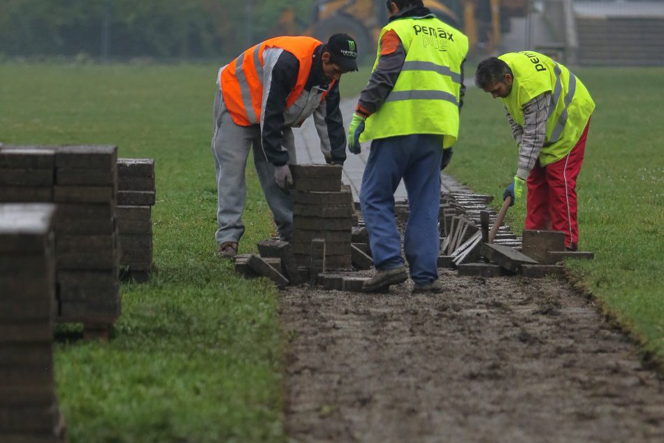 Ilustračný obrázok k článku HLASUJTE: Korčuliarska dráha rozdelila Bystričanov. Čo si o novinke myslíte vy?