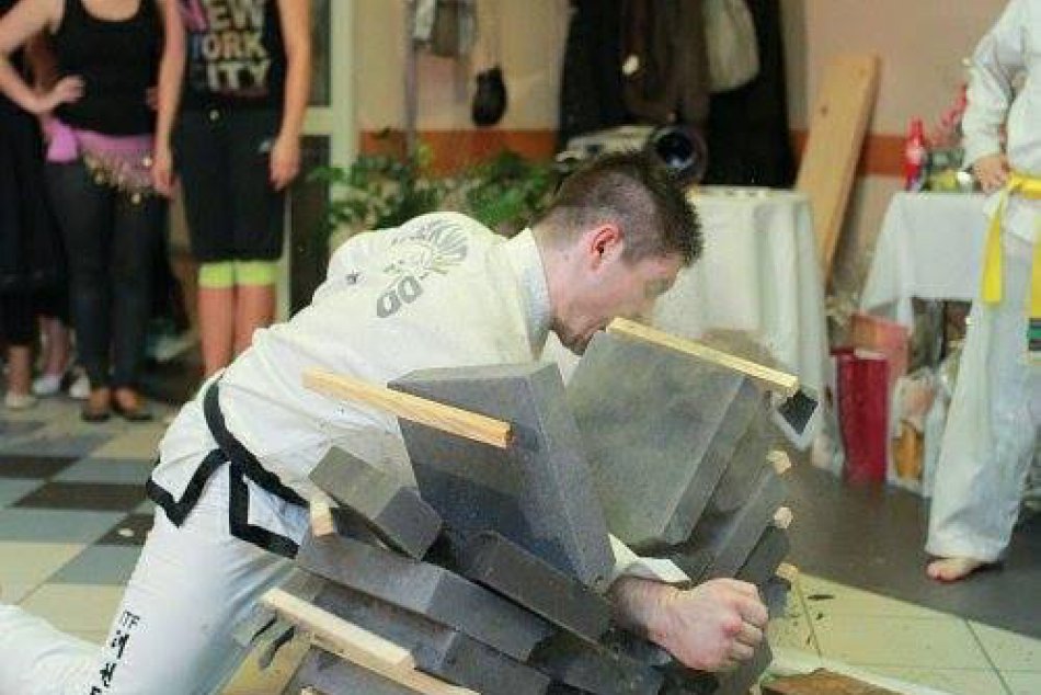 Ilustračný obrázok k článku Muž, ktorý v Trnave pestuje bojové umenie: Rozhovor s Dominikom Sawickim