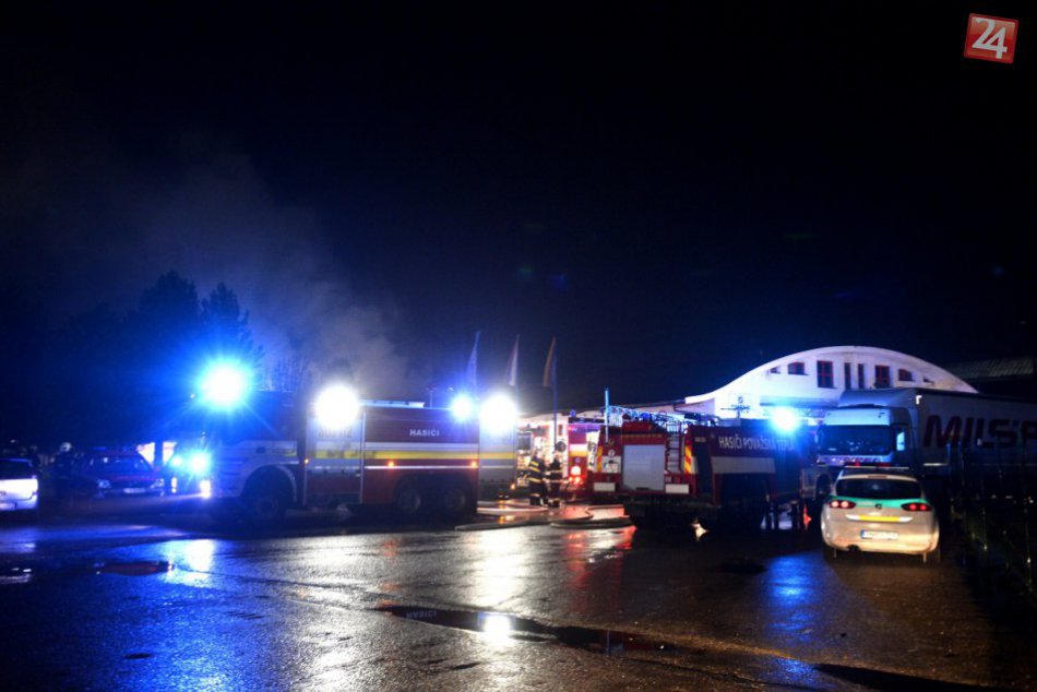 Ilustračný obrázok k článku Požiar autoservisu na známej ulici v Trenčíne: Na mieste zasahovali záchranné zložky