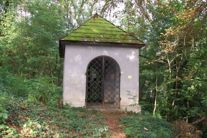 Ilustračný obrázok k článku V Lučenci plánujú expresnú obnovu významnej hrobky. Dokedy chcú stihnúť práce?