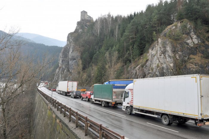 Ilustračný obrázok k článku Oprava cesty pod Strečnom: V tento deň sa pripravte na zdržanie