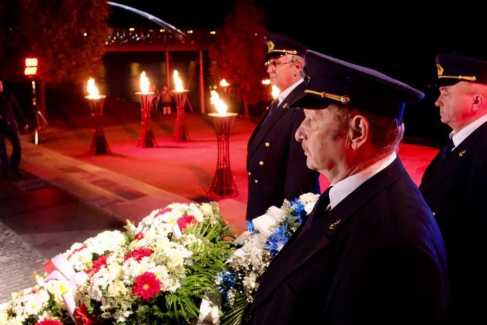 Ilustračný obrázok k článku Bratislava si na pietnej spomienke uctila obete Dunaja