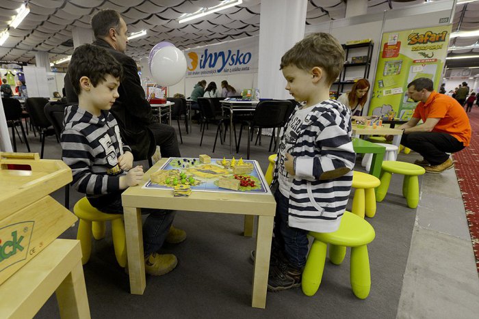 Ilustračný obrázok k článku Ako zabavíte školáka počas sychravých víkendov? S touto novou hrou to hladko vyriešite