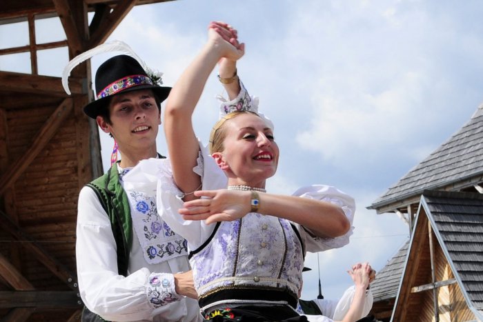 Ilustračný obrázok k článku Rozprávanie pamätníkov či ľudové artefakty. Tradície regiónu pri Revúcej opäť ožijú