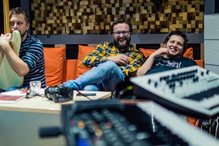 Ilustračný obrázok k článku Komajota zložila nový album: Fanúšikovia jeho nahrávanie sledovali naživo