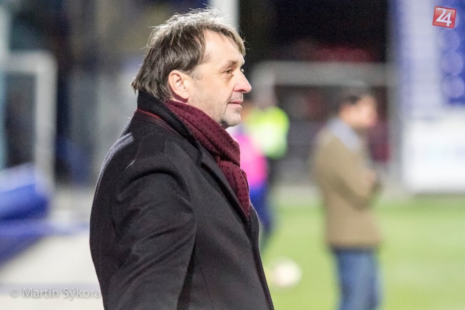 Ilustračný obrázok k článku Do futbalovej šatne príde zimný vietor: Tréner nevylúčil zmeny v tíme