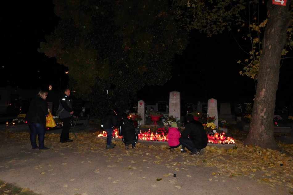 Ilustračný obrázok k článku Dušičky v Trnave s obmedzeniami: Správca vydal dopravné a bezpečnostné opatrenia