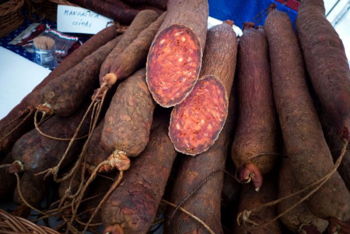 Ilustračný obrázok k článku KURIOZITA DŇA: Klobása Slovákov zabodovala chuťou, veľkosťou a vôňou