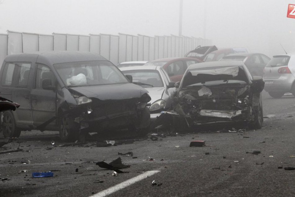 Ilustračný obrázok k článku Polícia upozorňuje na zníženú viditeľnosť počas jesenných dní