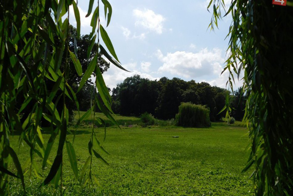 Ilustračný obrázok k článku FOTO: Zamilujete si ich aj vy. 5 parádnych parkov na oddych v Hlohovci a okolí