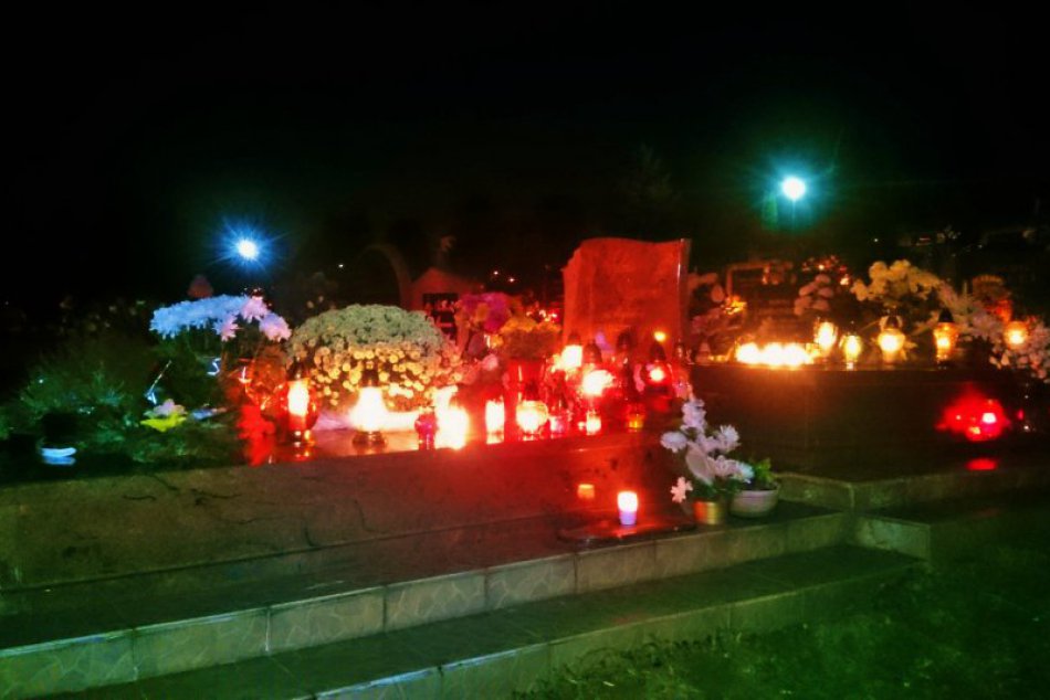 Ilustračný obrázok k článku Dušičky už klopú na dvere: Pozrite si, ako bude v Michalovciach otvorený cintorín