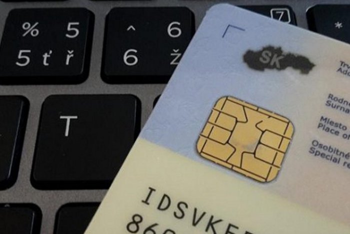Ilustračný obrázok k článku VLÁDA: Elektronické preukazy poistencov nebudú, dostane občiansky dieťa?