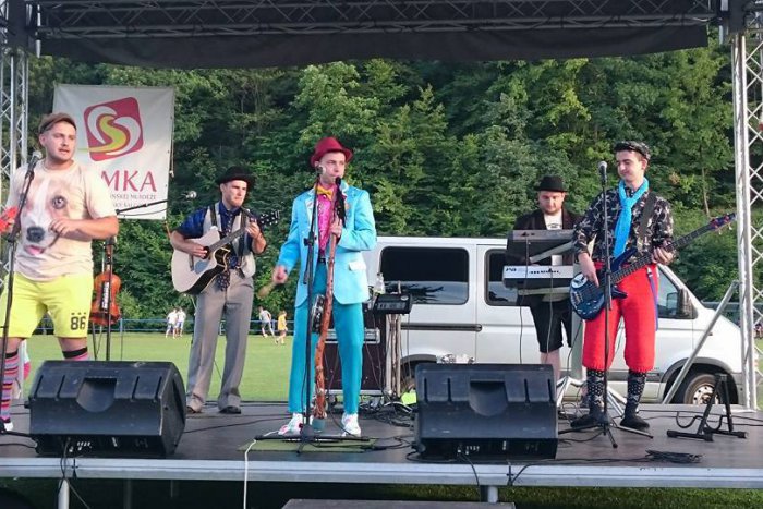 Kapela si vytvára originálne kostýmy.