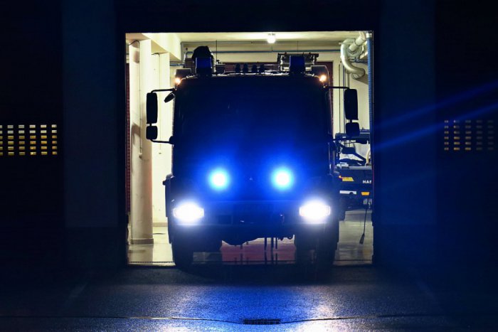 Ilustračný obrázok k článku Pri požiari bytu sa zranili tri osoby. Hasiči niekoľko ľudí evakuovali