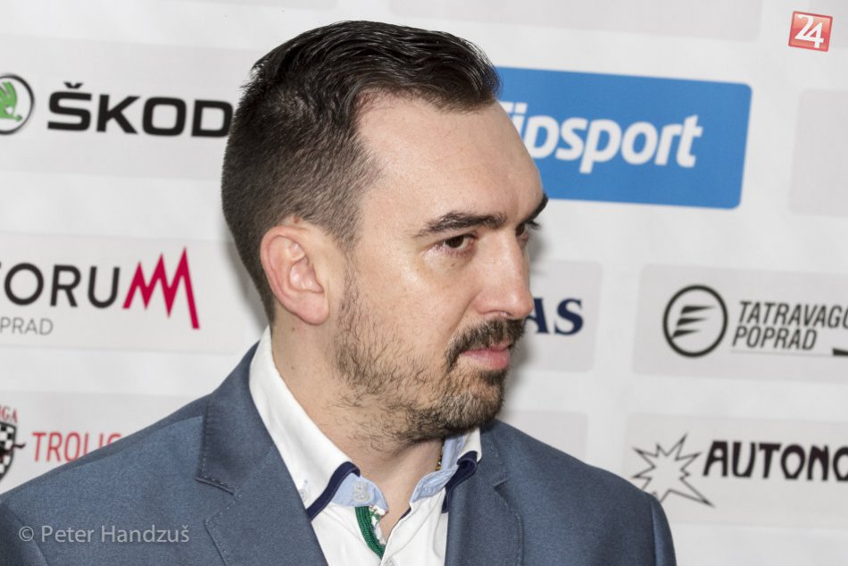 Ilustračný obrázok k článku Polícia vyšetruje prípad podpáleného vozidla: Hokejový riaditeľ bez auta