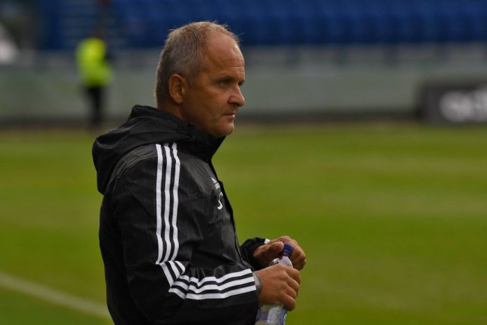 Ilustračný obrázok k článku Jarábek ako hlavný tréner ViOnu končí: Na jeho miesto prichádza staré známe meno