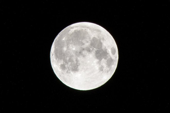 Ilustračný obrázok k článku Nebeské divadlo nad Novými Zámkami: Čaká nás najväčší supermesiac za posledných takmer 68 rokov!