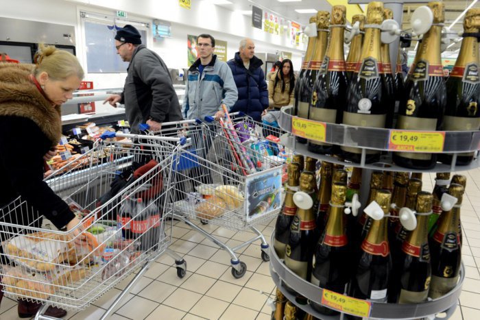 Ilustračný obrázok k článku SVET O SLOVENSKU: Prečo jeme zahraničné potraviny?