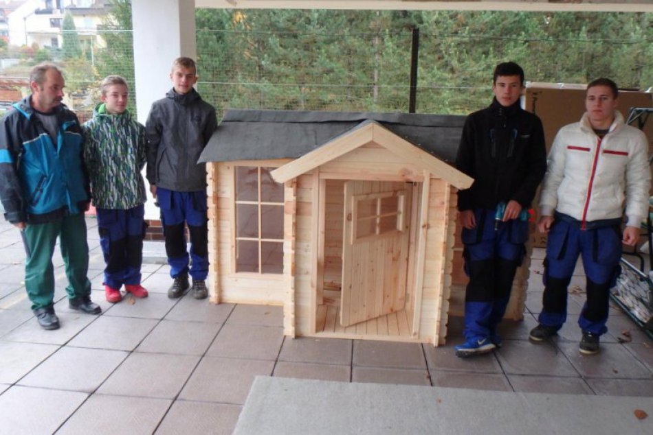 Ilustračný obrázok k článku Krásny čin prvákov z Považskej: Urobili radosť najmenším, FOTO