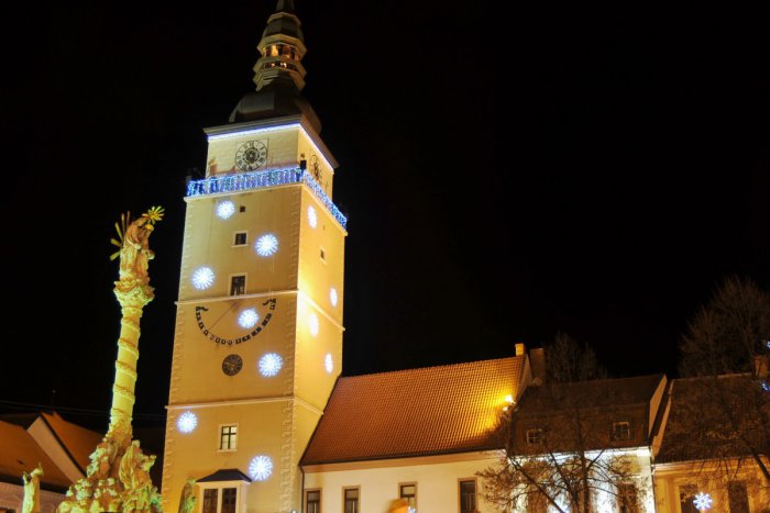 Ilustračný obrázok k článku Mesto odtajnilo lákavý program:  Adventné trhy v Trnave prinesú kultúru aj ohňostroje