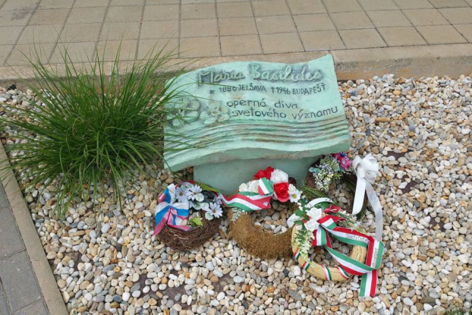 Ilustračný obrázok k článku FOTO: Na svetovú opernú divu nezabudli. V Jelšave si pripomenuli známu rodáčku