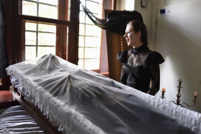 Ilustračný obrázok k článku Prešvihli ste divadlo v zámockom areáli v Hlohovci? Ešte máte možnosť vidieť ho!