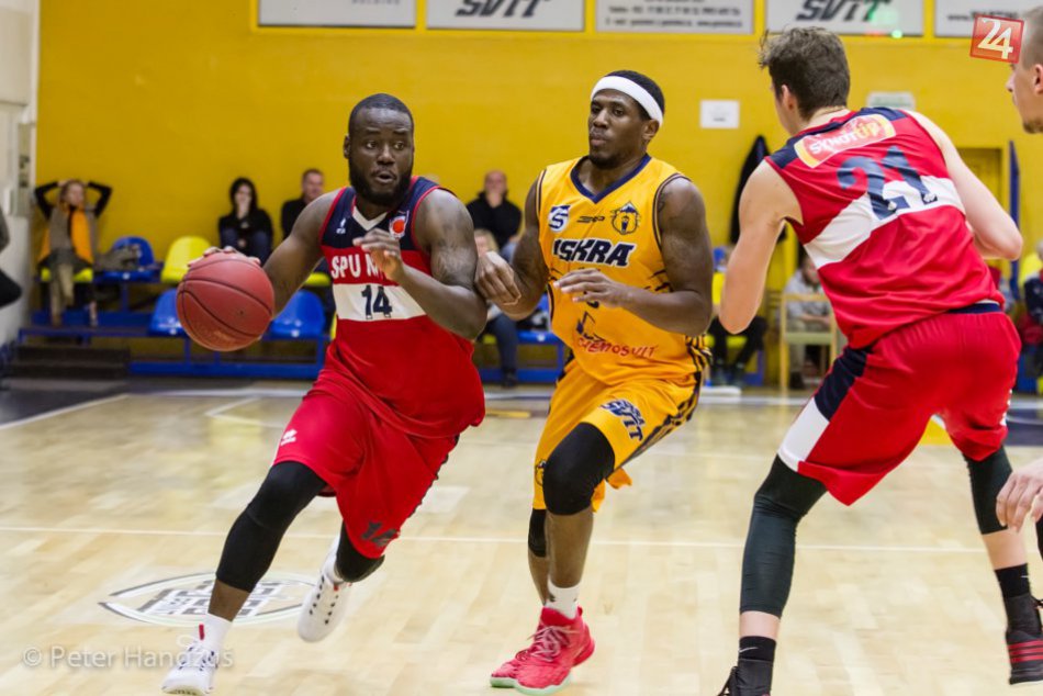 Ilustračný obrázok k článku Medvede natiahli šnúru domácich výhier. Vo Svite neuspela ani Nitra