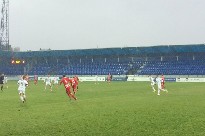 Ilustračný obrázok k článku Raketový úvod na konci výbuch: Futbalisti v nečase nezískali ani bod