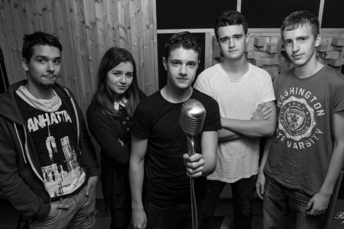 Ilustračný obrázok k článku Debut mladých kremnických hudobníkov: Klip plný pocitov a farieb jesene, FOTO